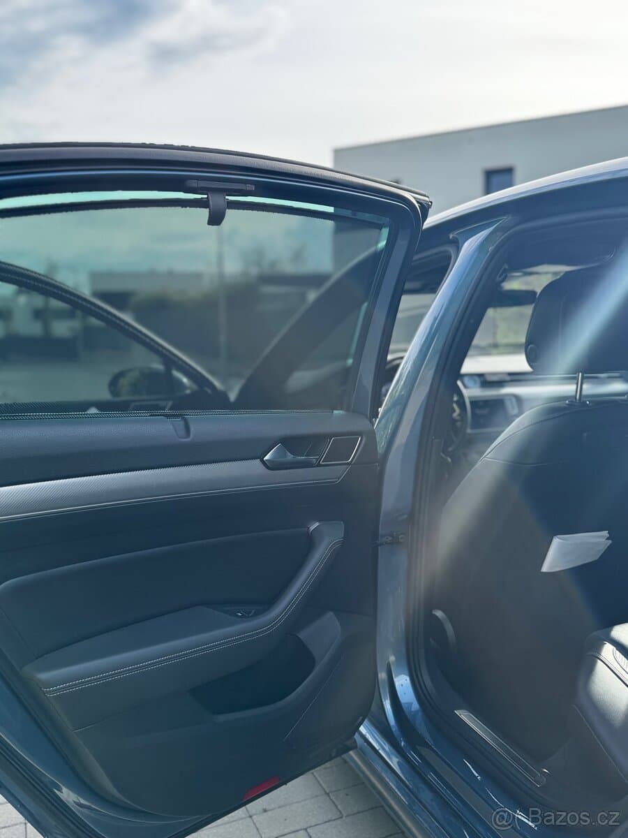 2016 Volkswagen PASSAT - 8