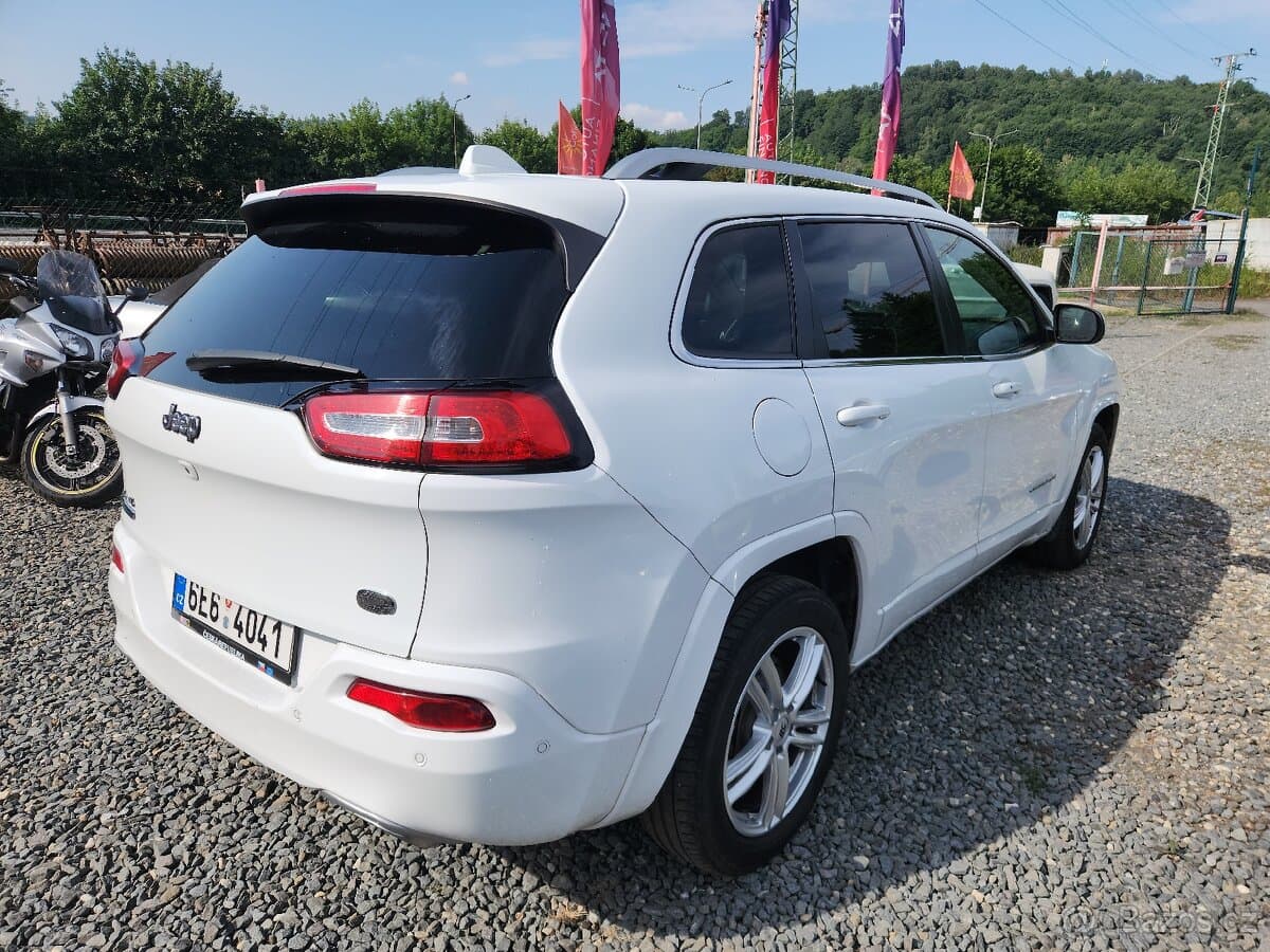 2017 Jeep CHEROKEE - 8