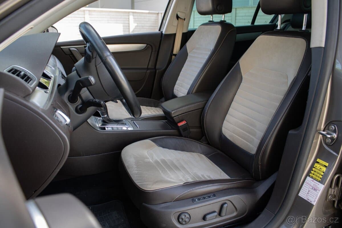 2011 Volkswagen PASSAT - 8