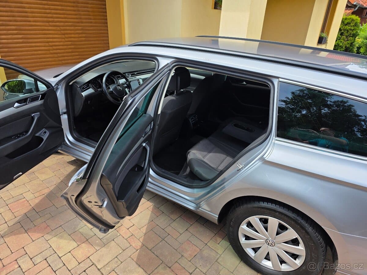 2017 Volkswagen PASSAT - 8