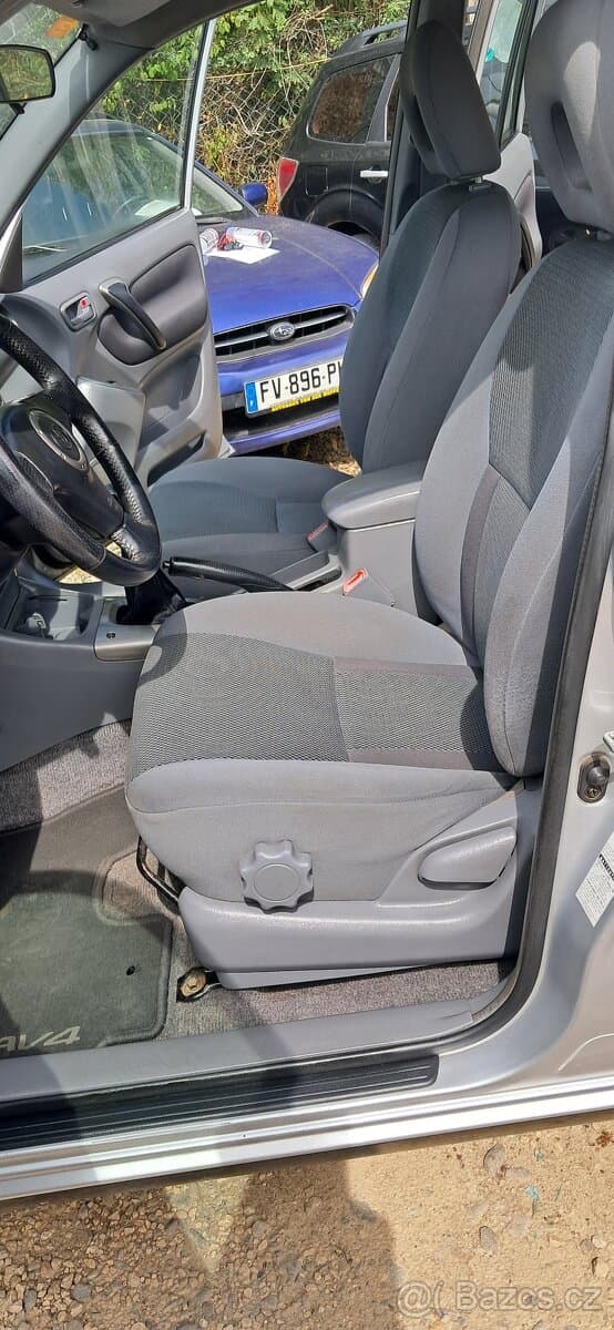 2002 Toyota RAV4 - 8