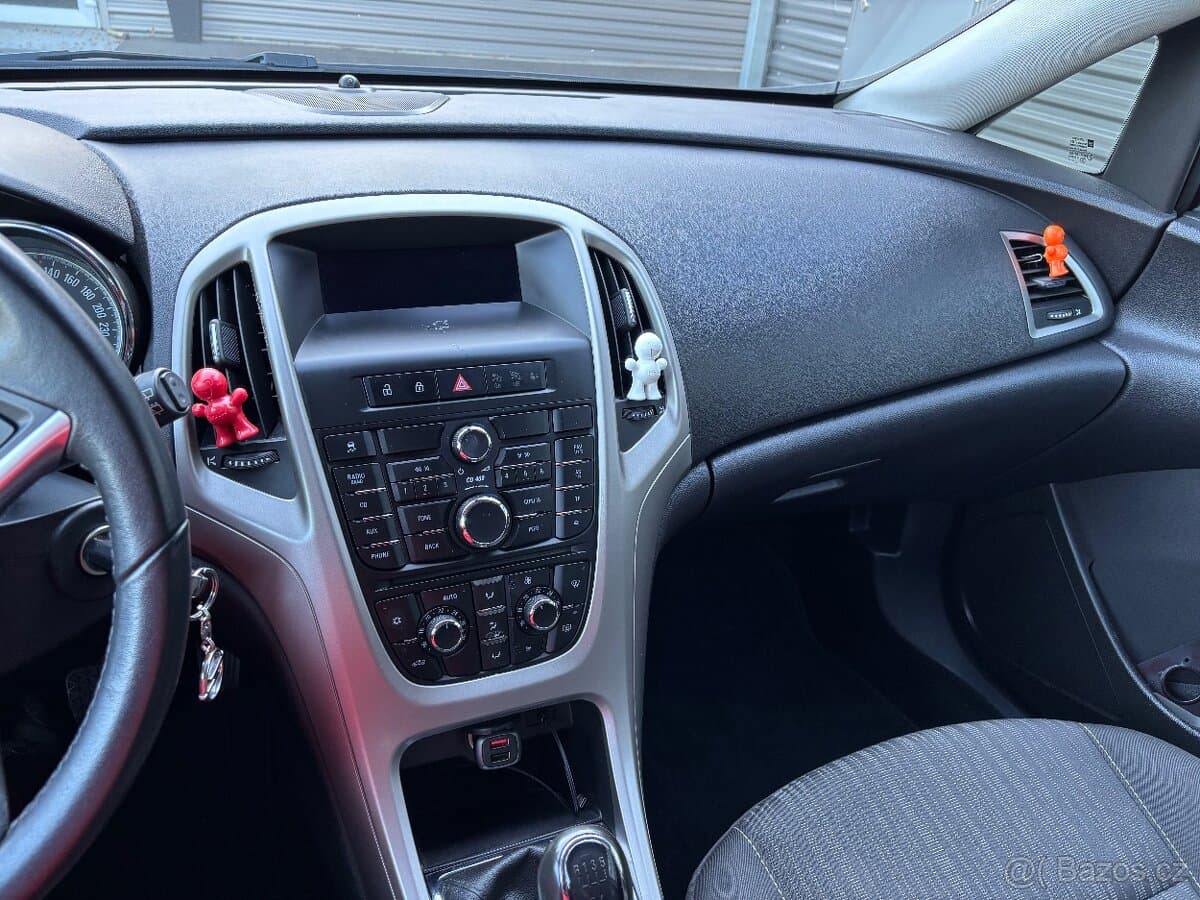 2011 Opel ASTRA - 8