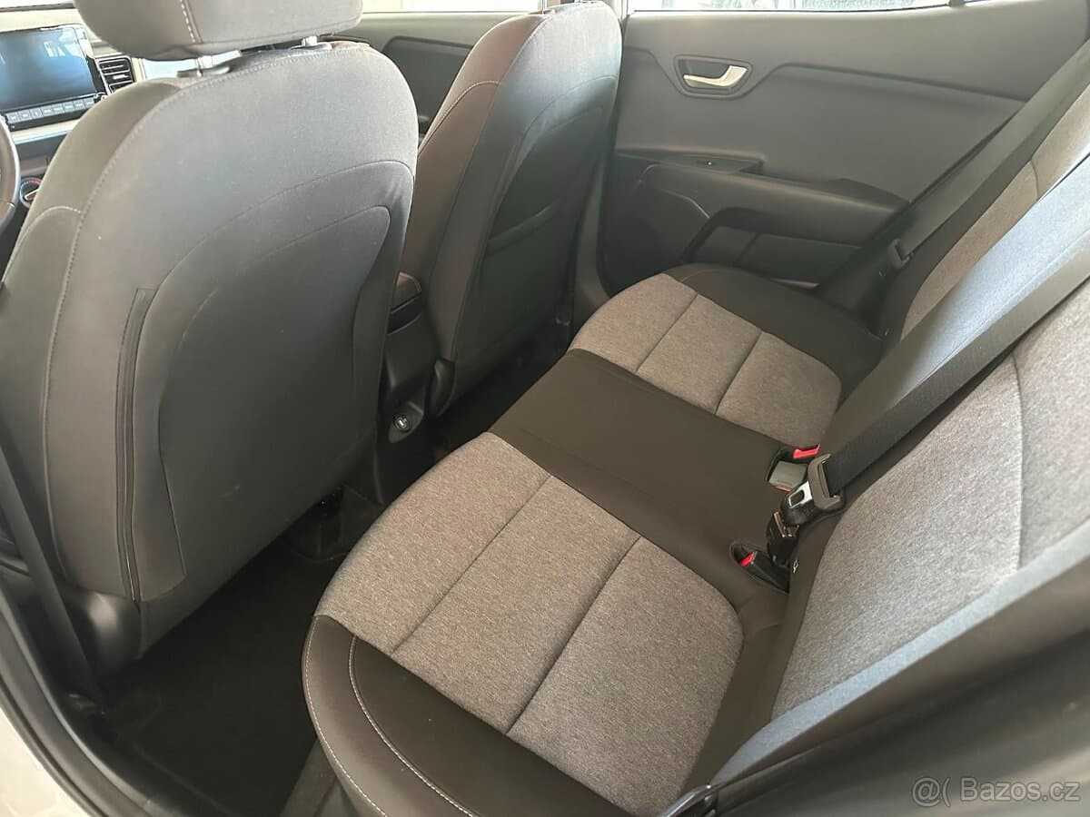 Kia STONIC - 8