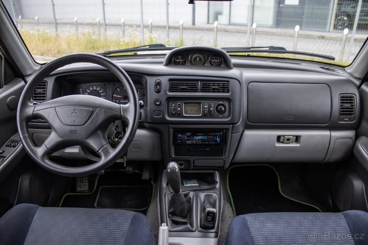 2005 Mitsubishi PAJERO - 8