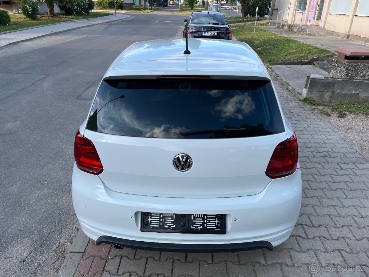 2016 Volkswagen POLO - 8