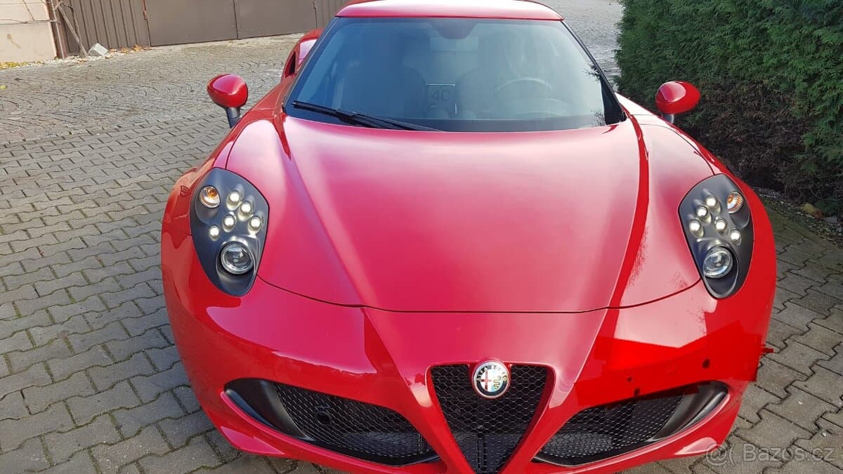 2015 Alfa Romeo 4C - 8