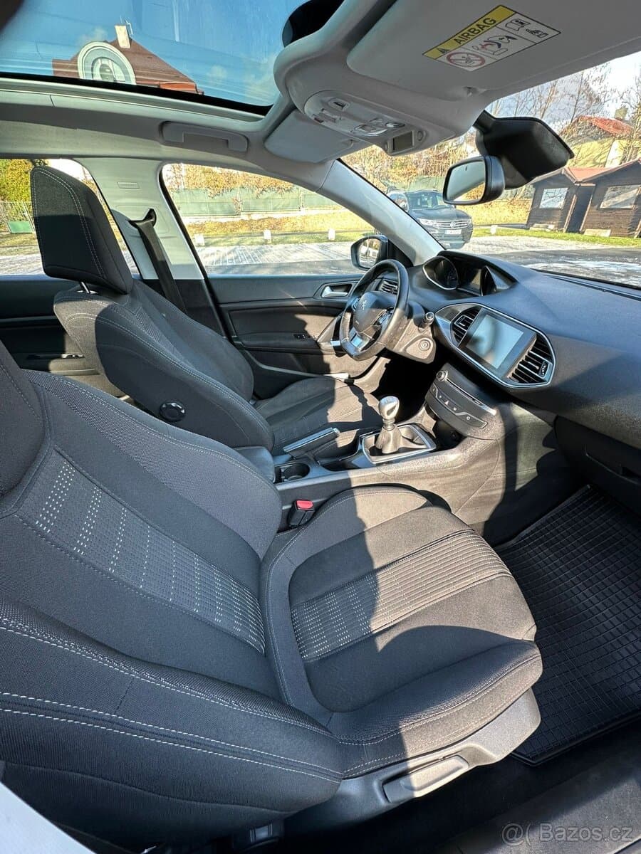2015 Peugeot 308 - 8