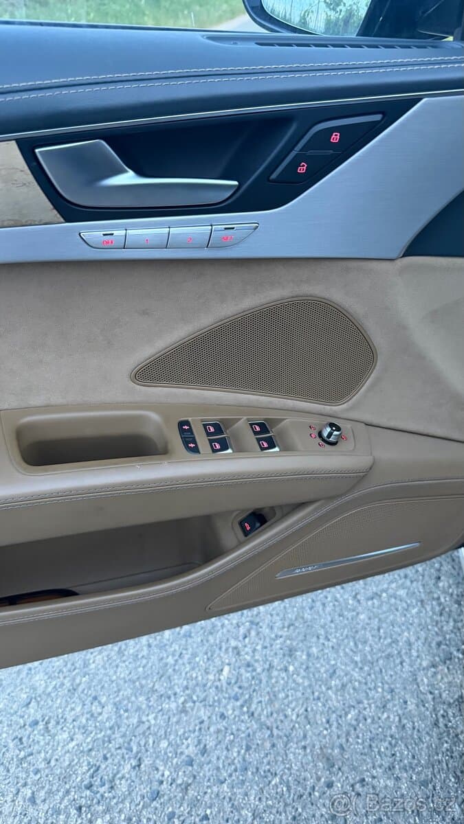 2013 Audi A8 - 8
