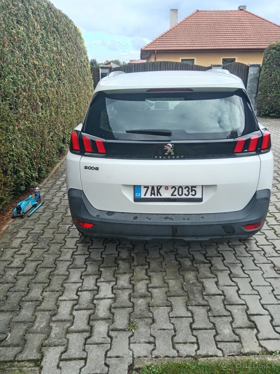 Peugeot 5008 - 8