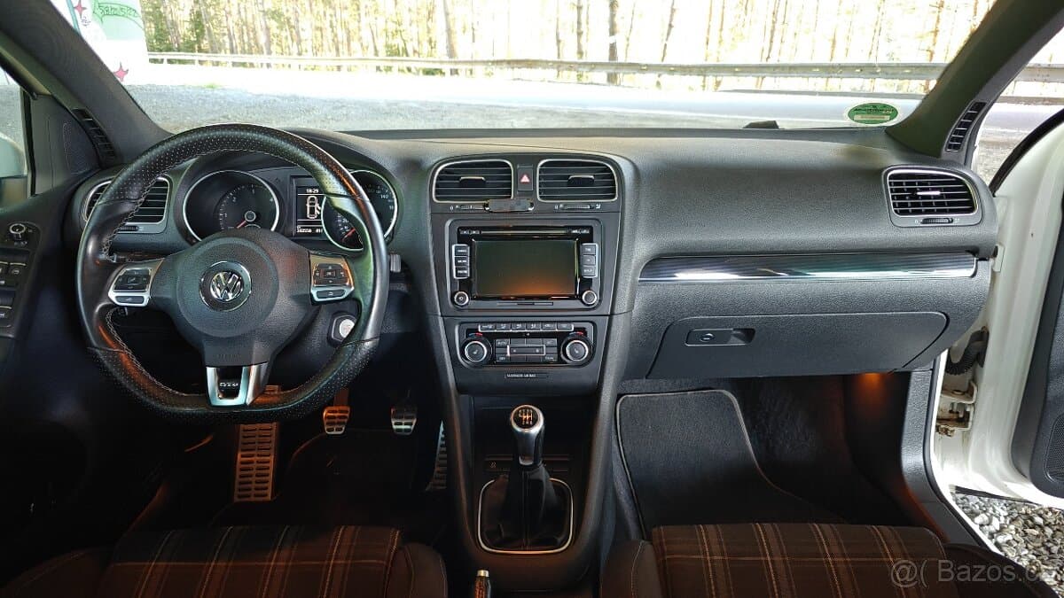 2011 Volkswagen GOLF - 8