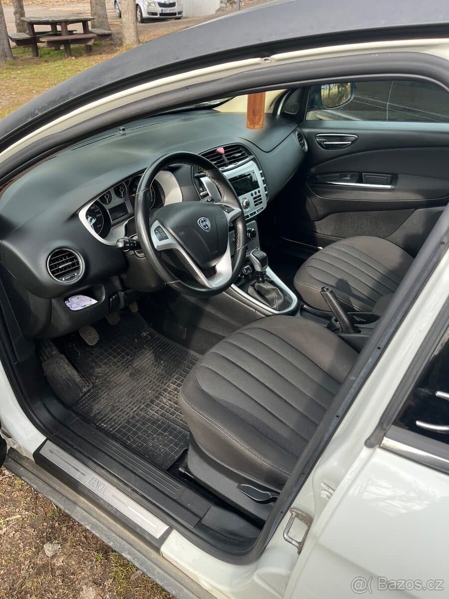 2010 Lancia DELTA - 8