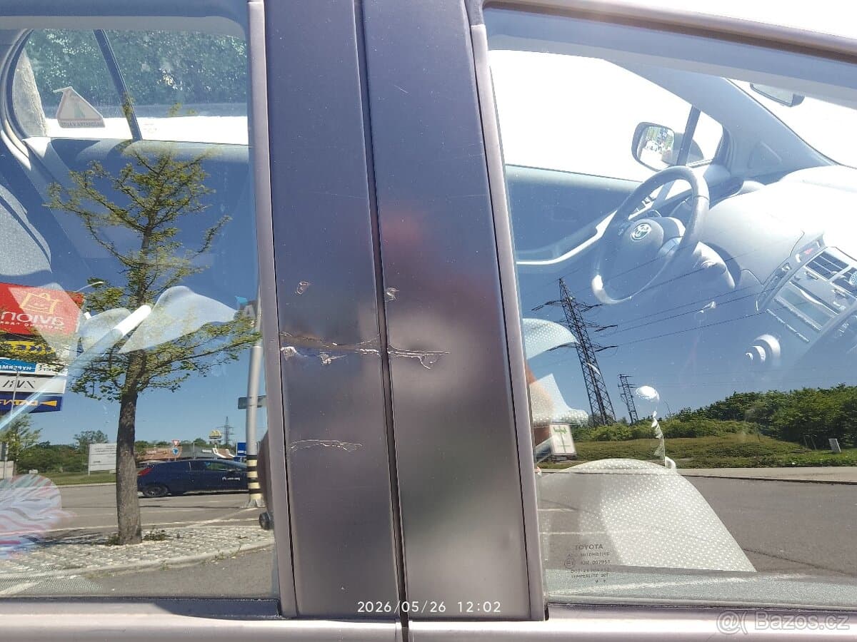 2010 Toyota YARIS - 8
