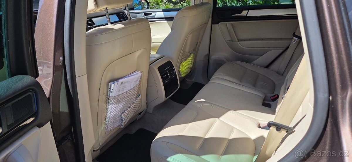 2012 Volkswagen TOUAREG - 8