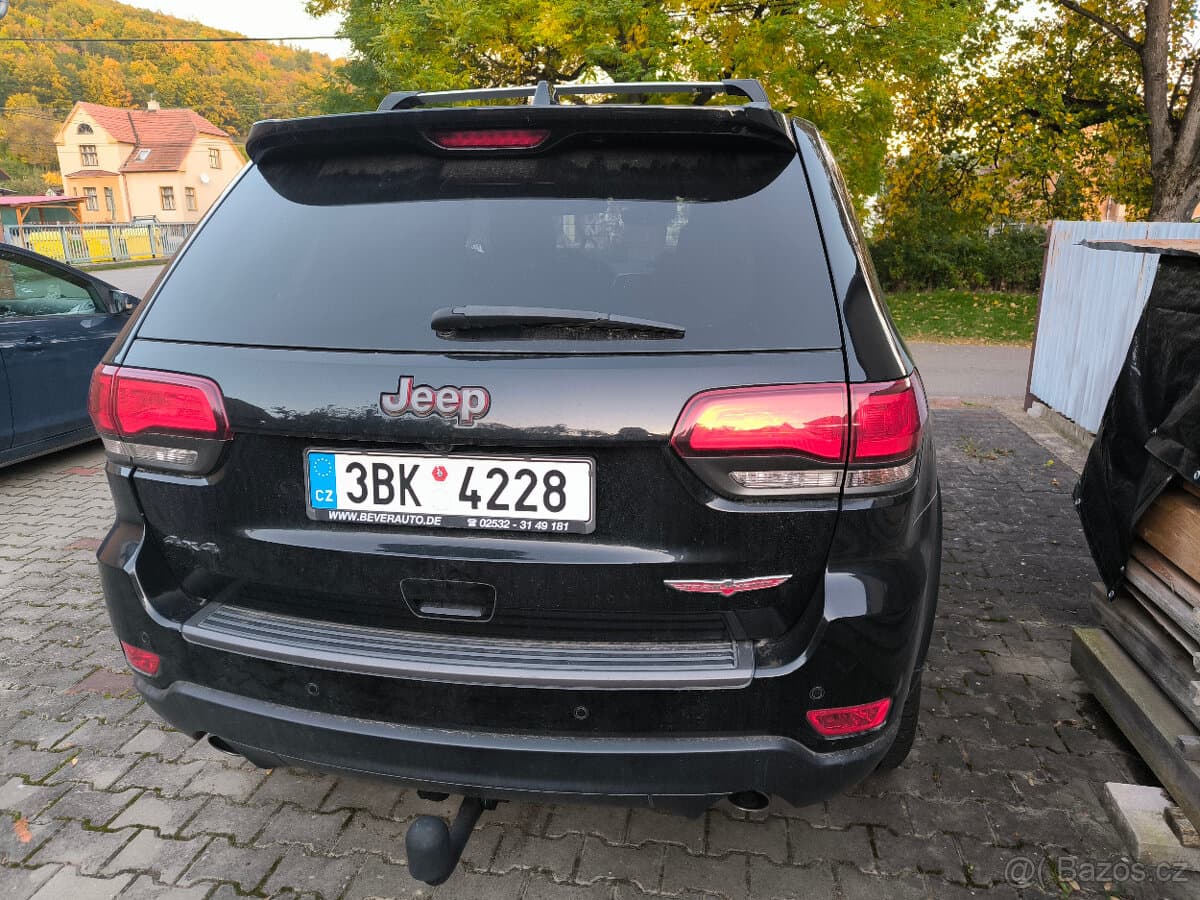 2019 Jeep CHEROKEE - 8