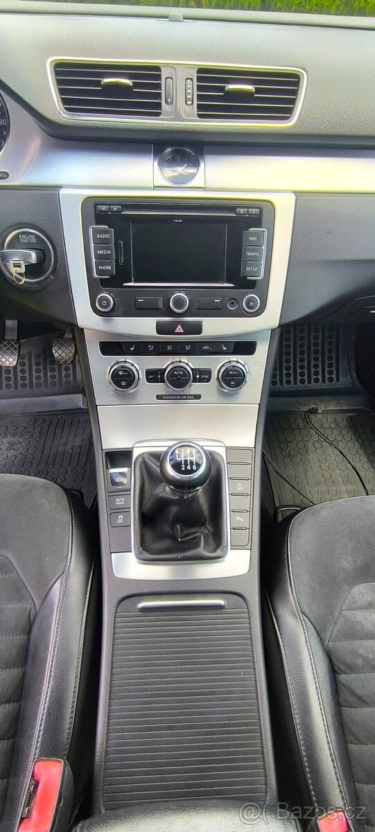 2012 Volkswagen PASSAT - 8