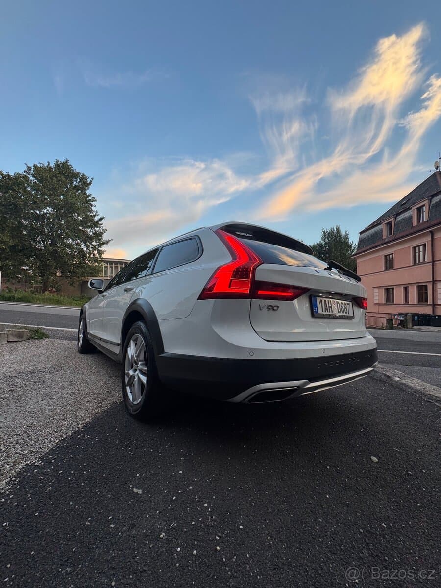 Volvo V90 - 8
