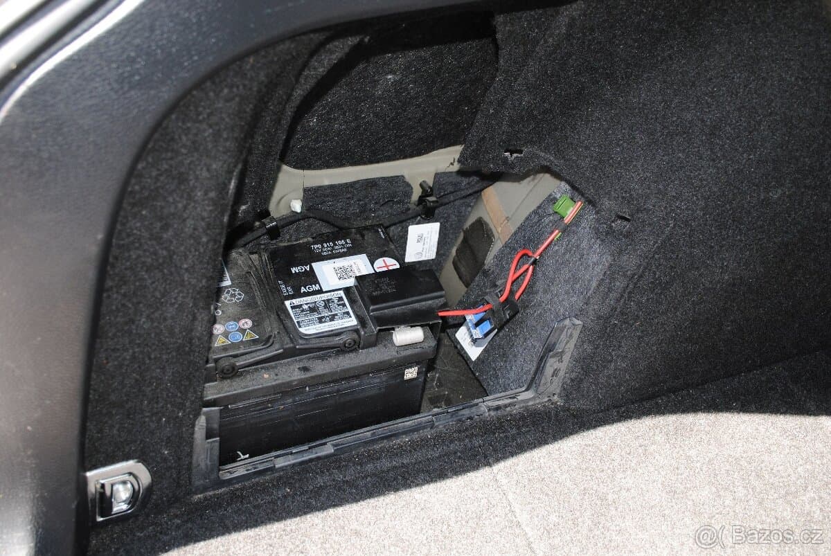 2011 Volkswagen PASSAT - 8