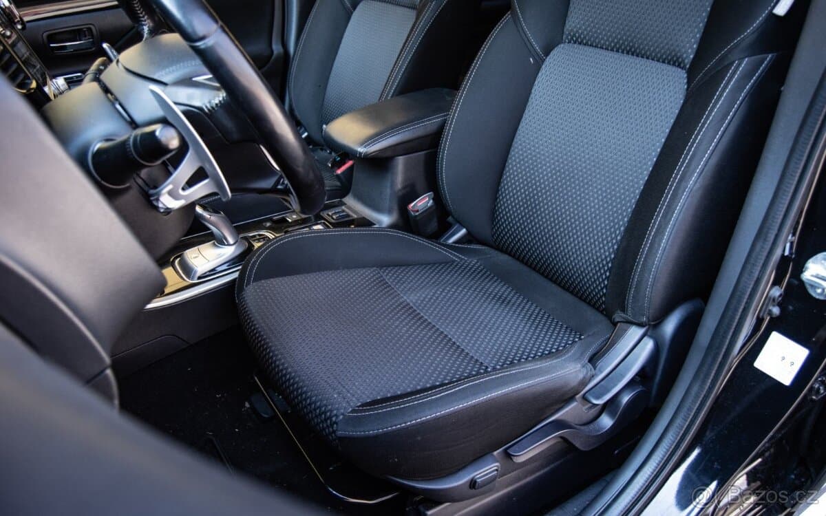 2019 Mitsubishi OUTLANDER - 8