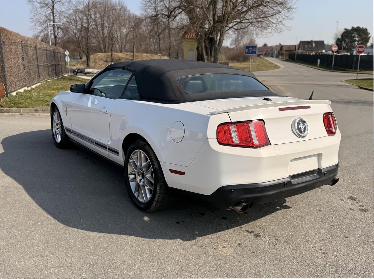 2012 Ford MUSTANG - 8