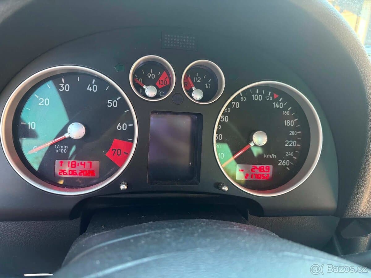 2004 Audi TT - 8