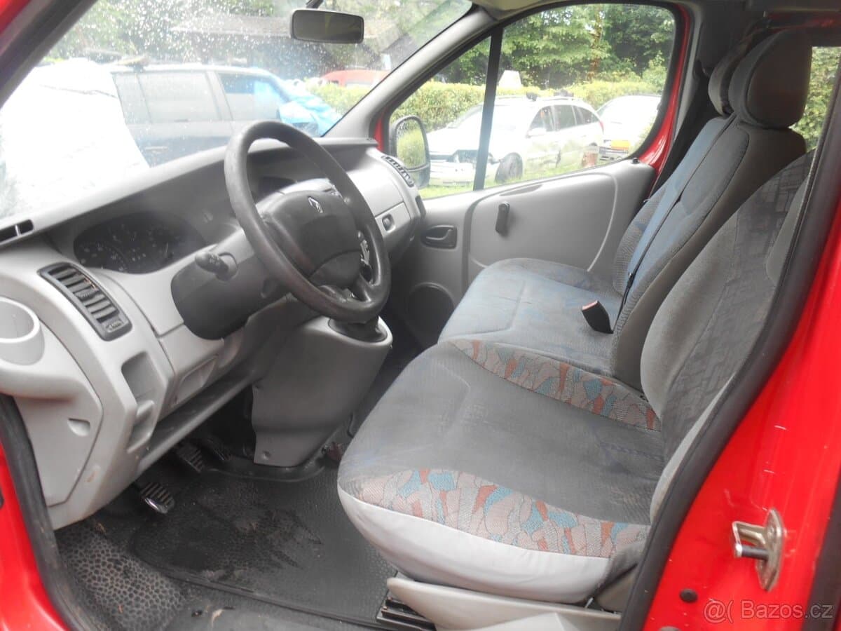2004 Renault TRAFIC - 8