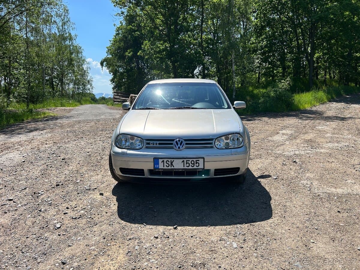 Volkswagen GOLF - 8