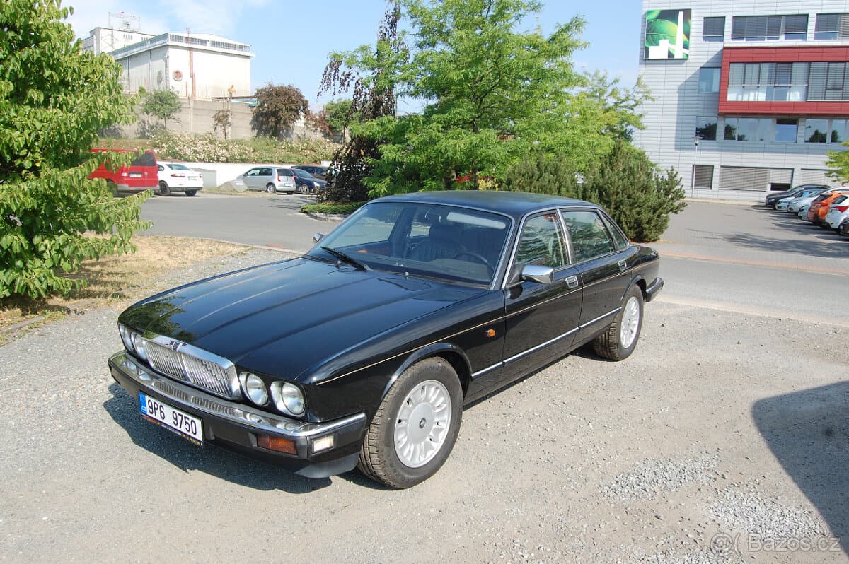 1990 Jaguar XJ - 8