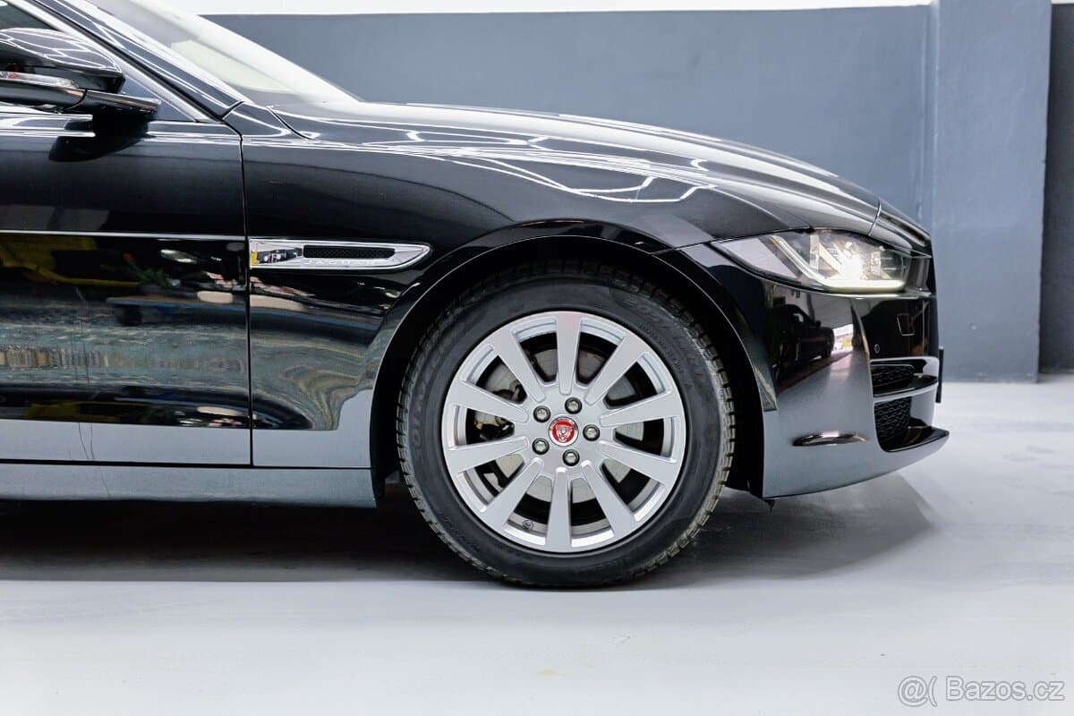2016 Jaguar XE - 8