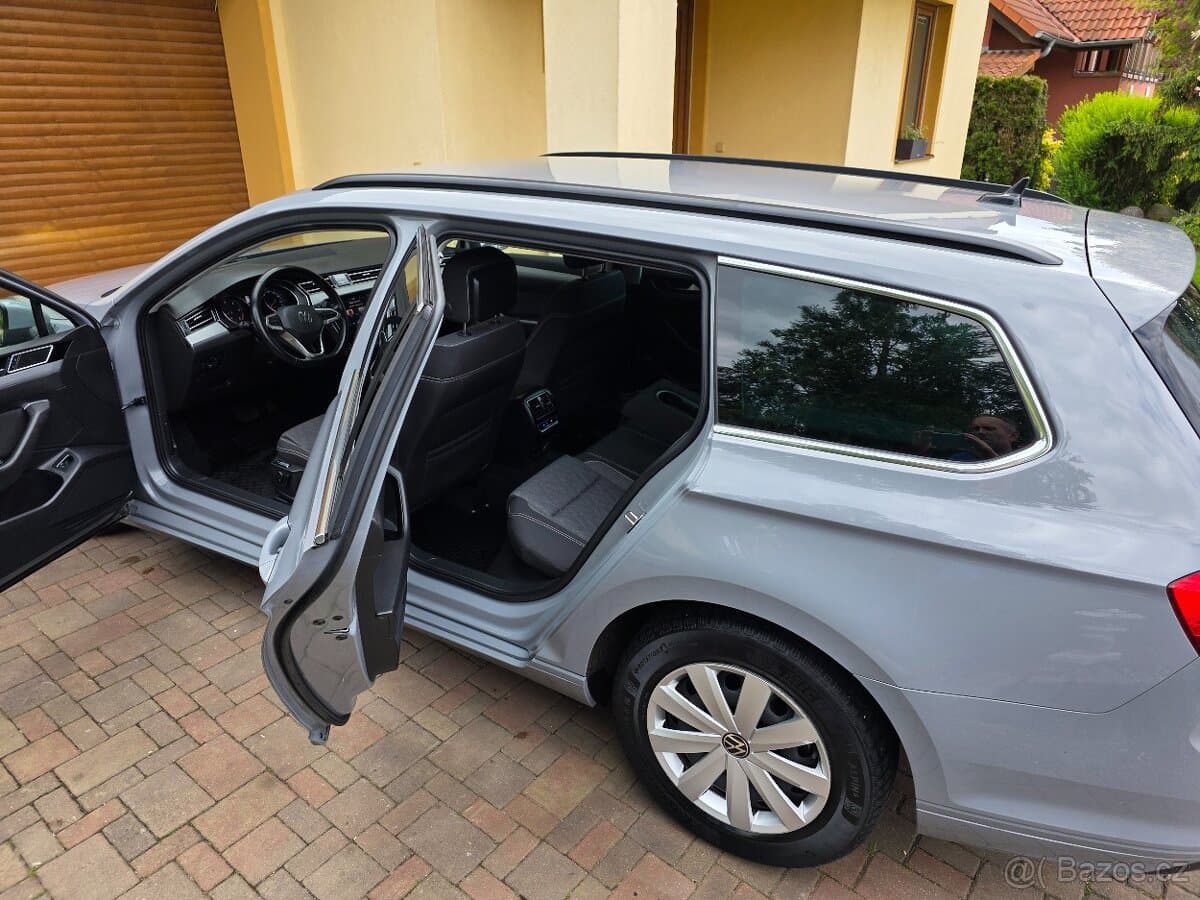 2023 Volkswagen PASSAT - 8