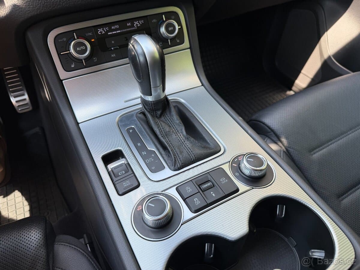 2016 Volkswagen TOUAREG - 8