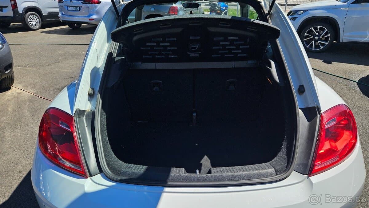 2015 Volkswagen BEETLE - 8