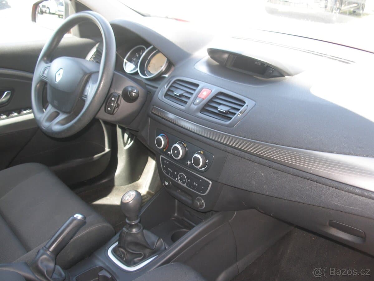 Renault MEGANE - 8