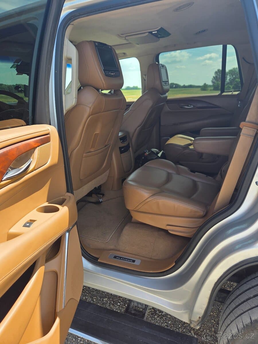 2016 Cadillac ESCALADE - 8
