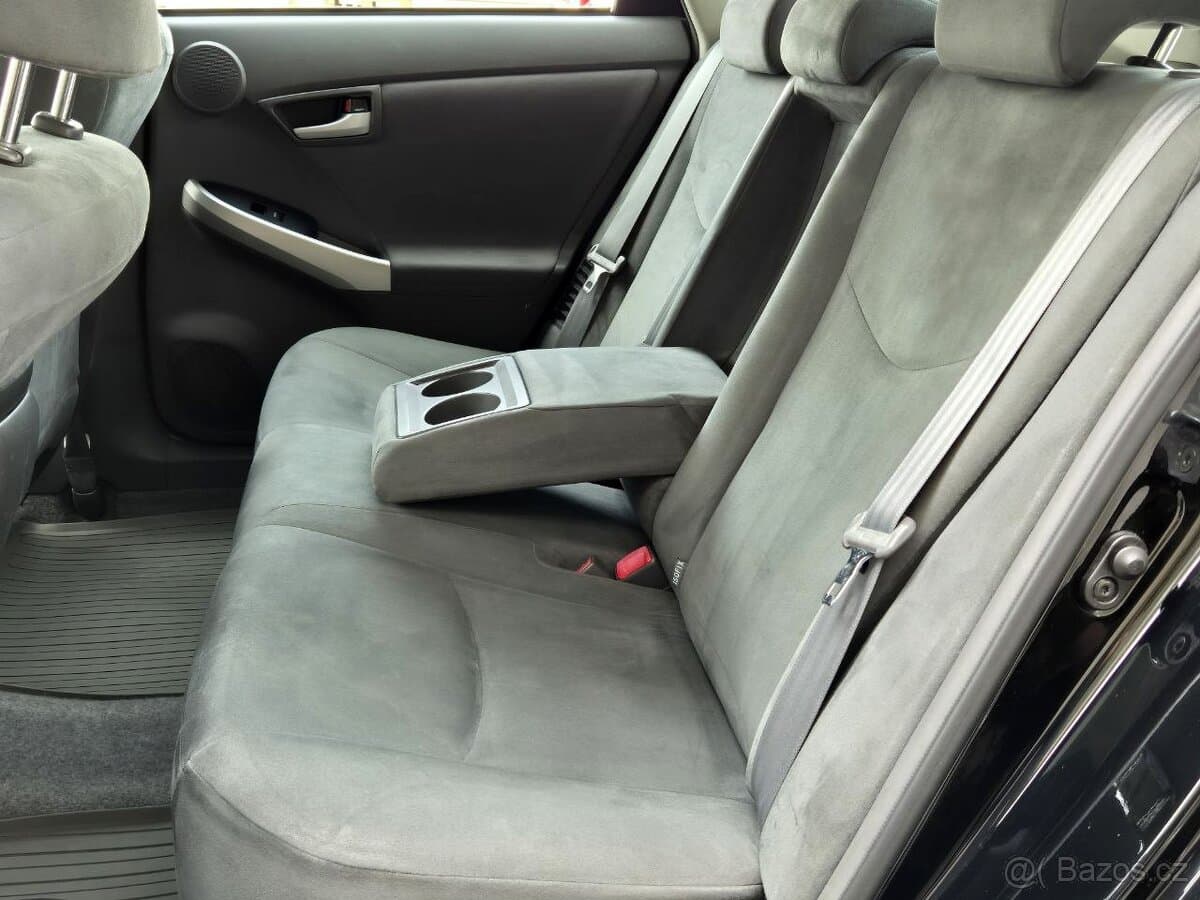 2010 Toyota PRIUS - 8