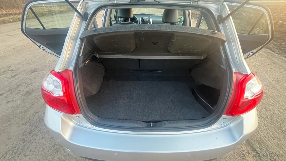 2010 Toyota AURIS - 8