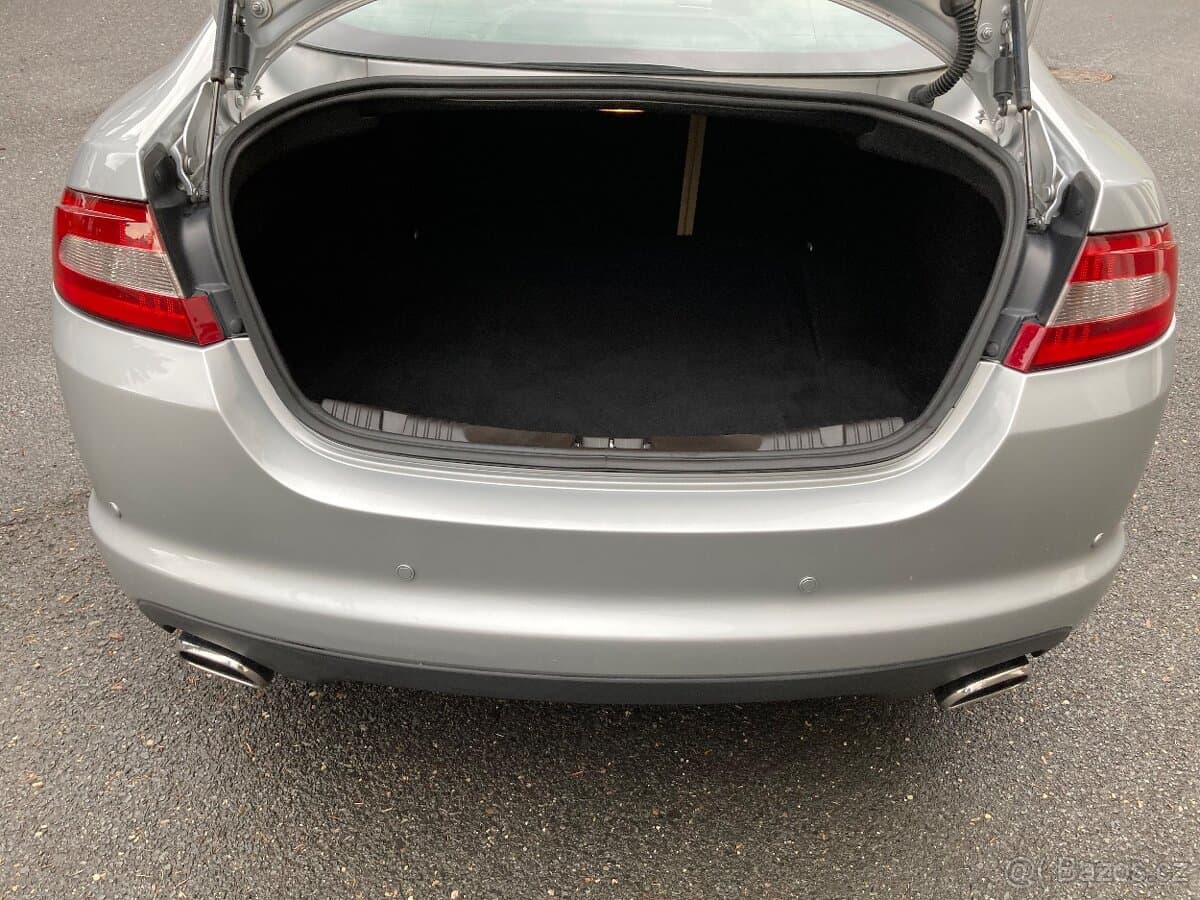 2009 Jaguar XF - 8