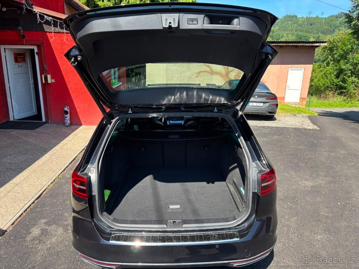 2019 Volkswagen PASSAT - 8