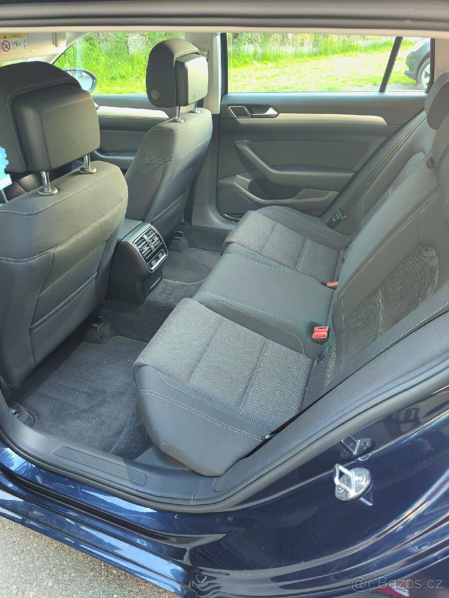 2017 Volkswagen PASSAT - 8