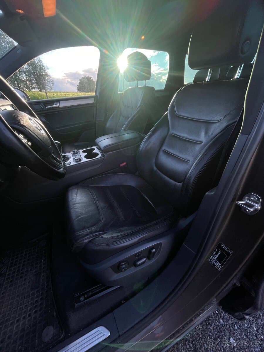 2010 Volkswagen TOUAREG - 8