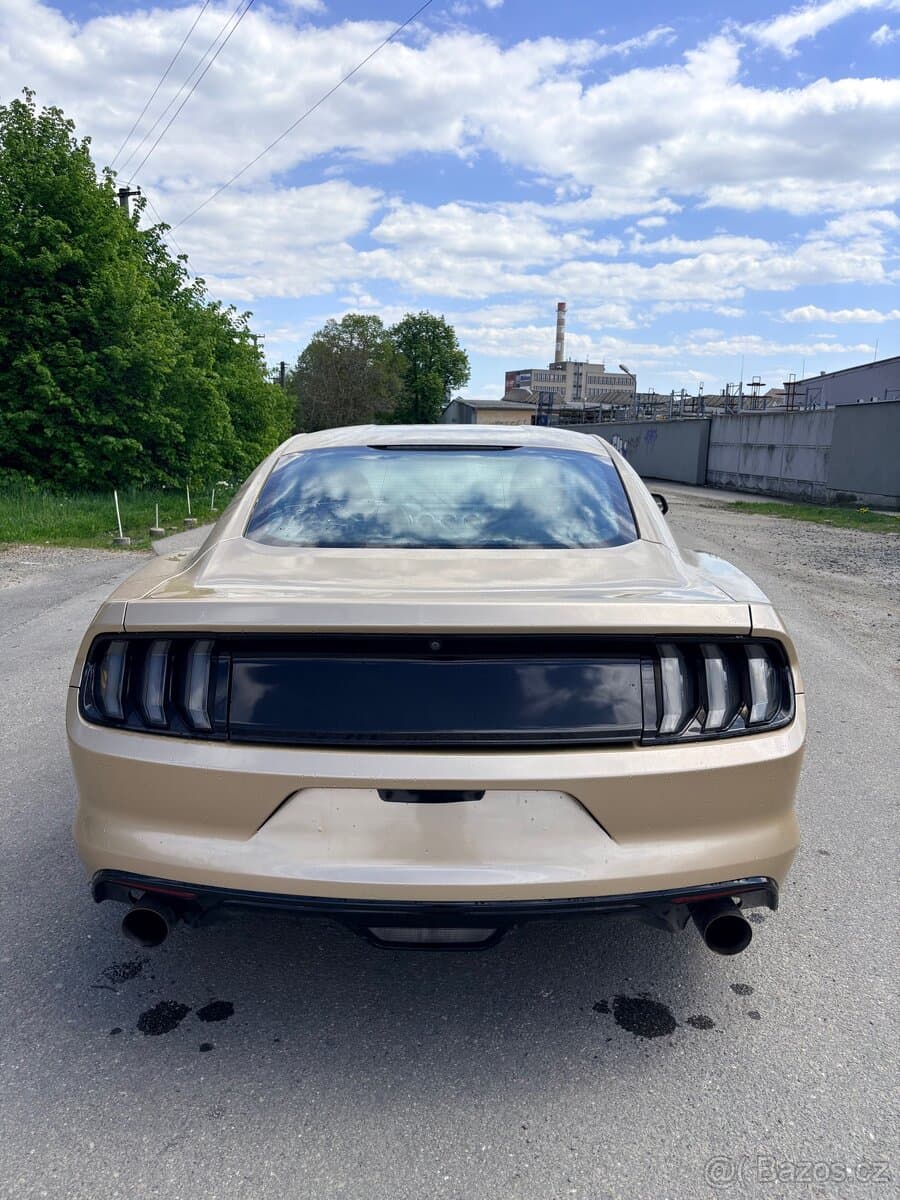 2017 Ford MUSTANG - 8