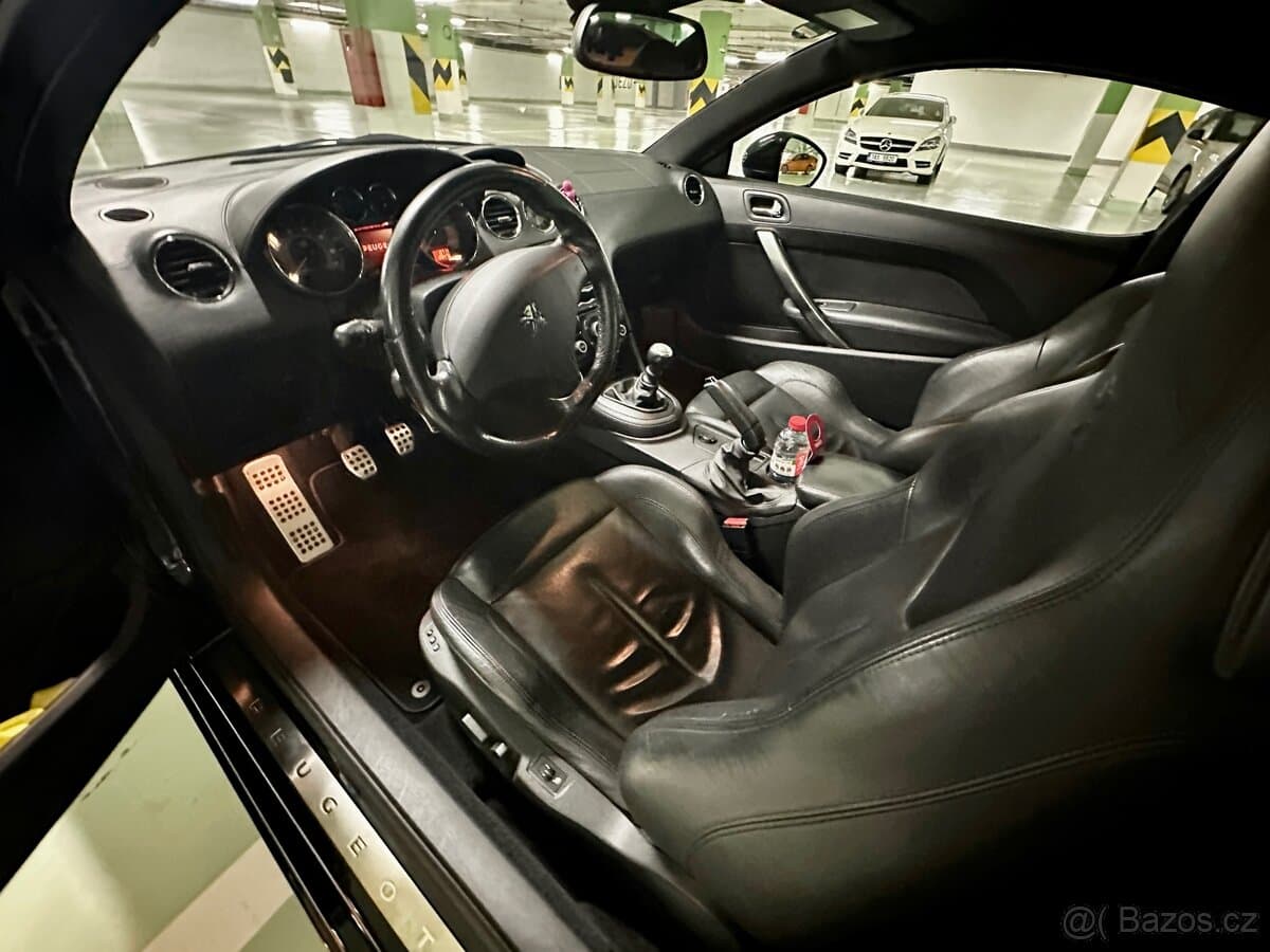 2011 Peugeot RCZ - 8