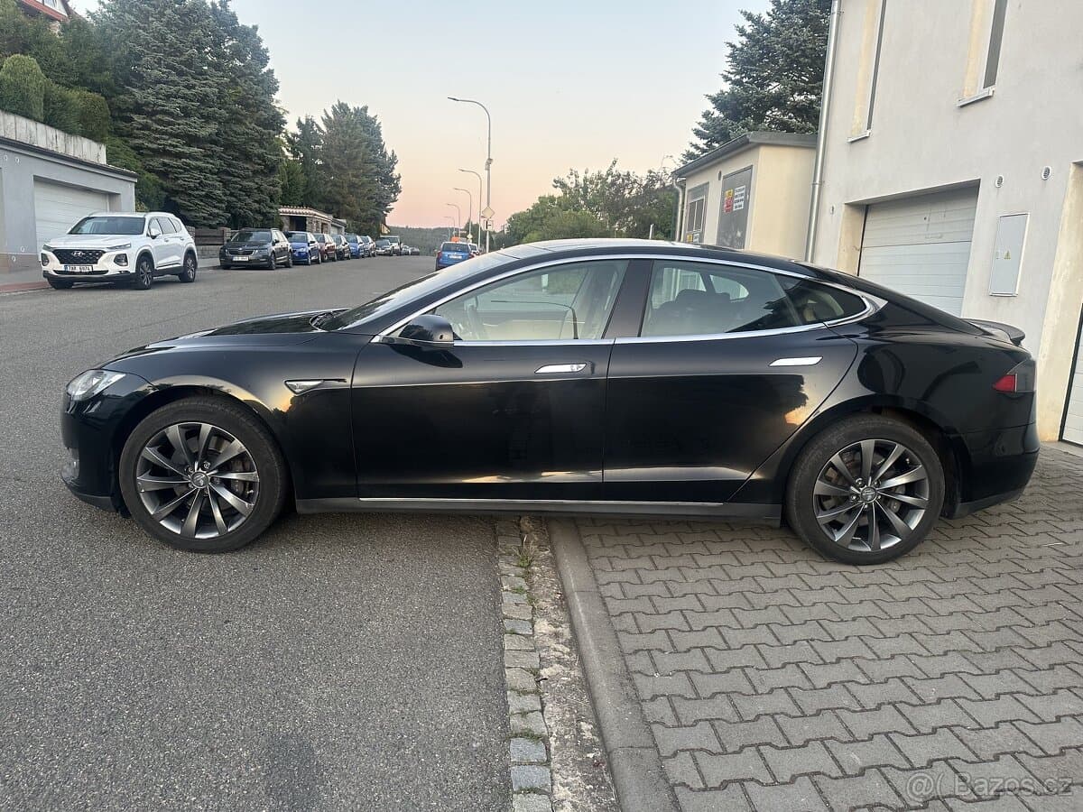 2014 Tesla MODEL S - 8