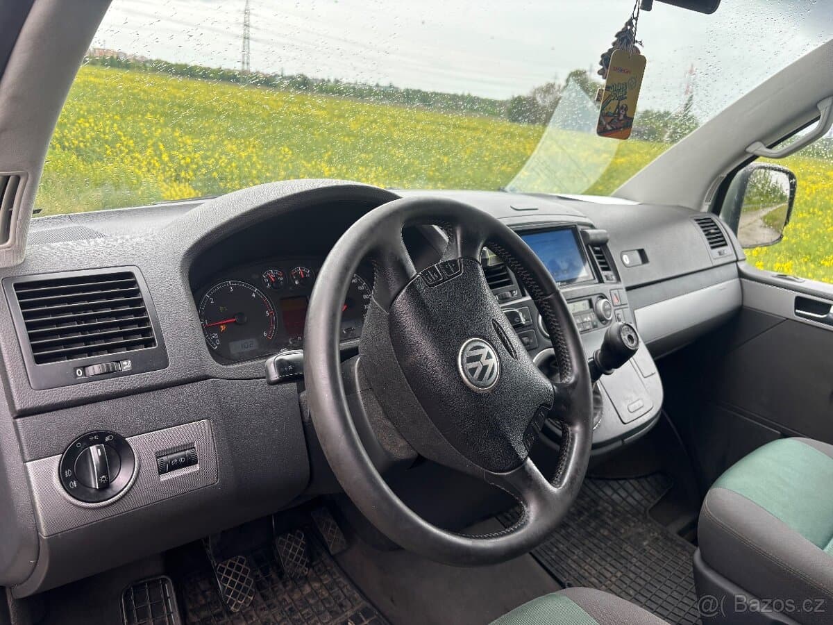 2004 Volkswagen MULTIVAN - 8