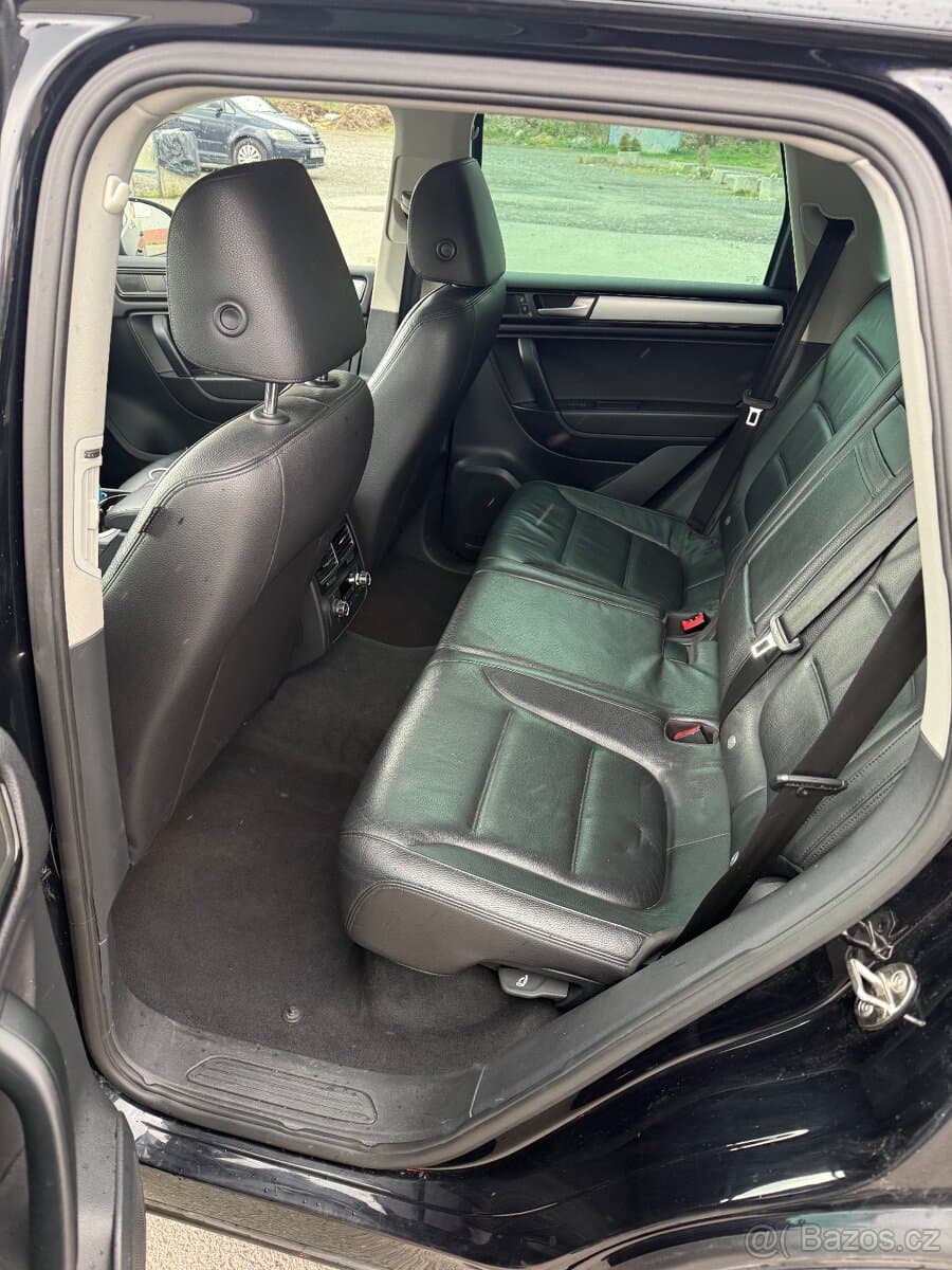2011 Volkswagen TOUAREG - 8