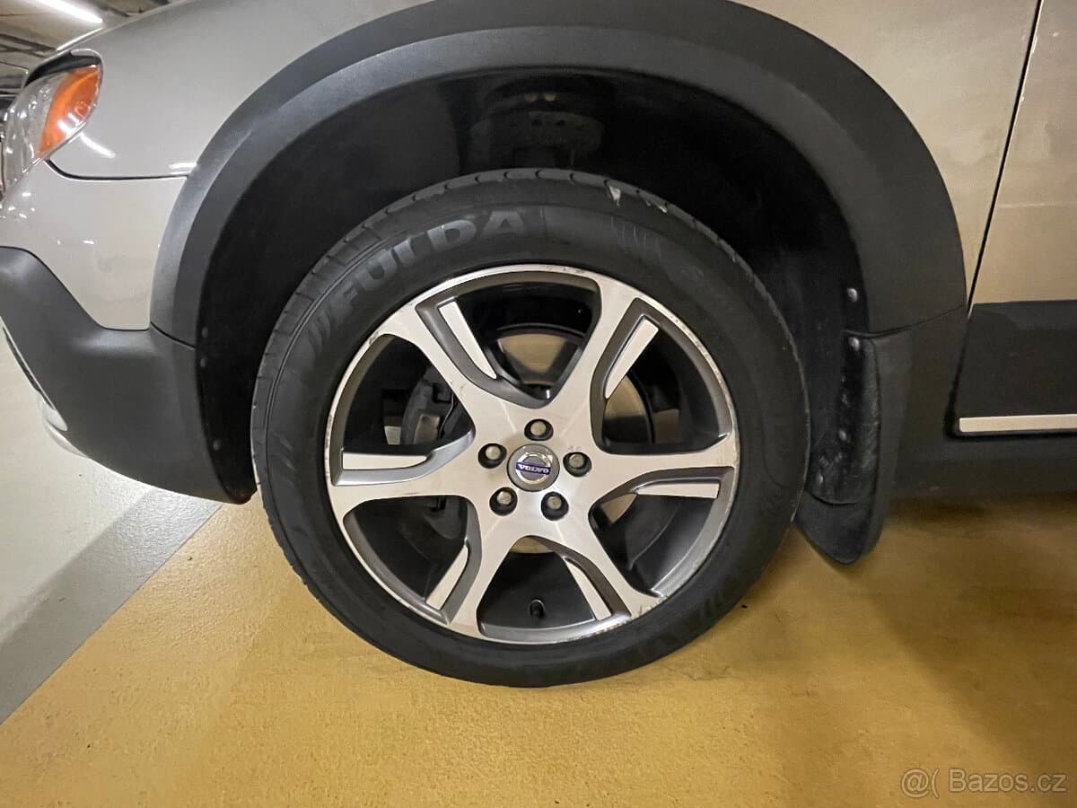 Volvo XC70 - 8