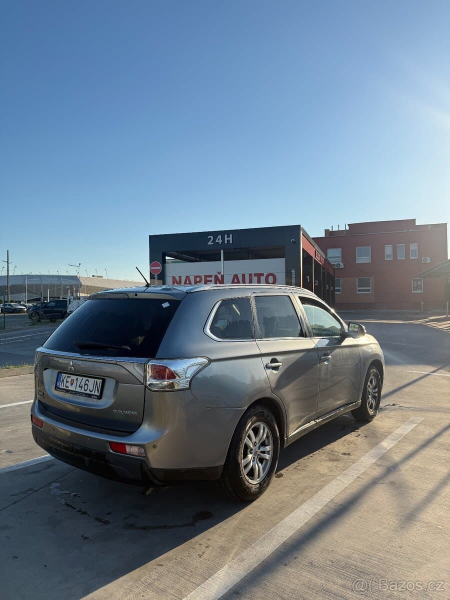 2015 Mitsubishi OUTLANDER - 8