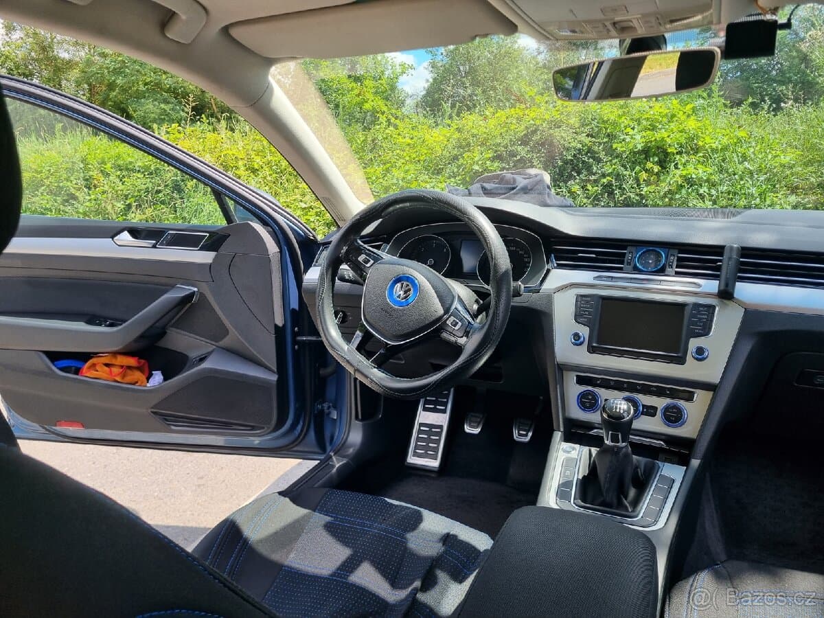 2015 Volkswagen PASSAT - 8