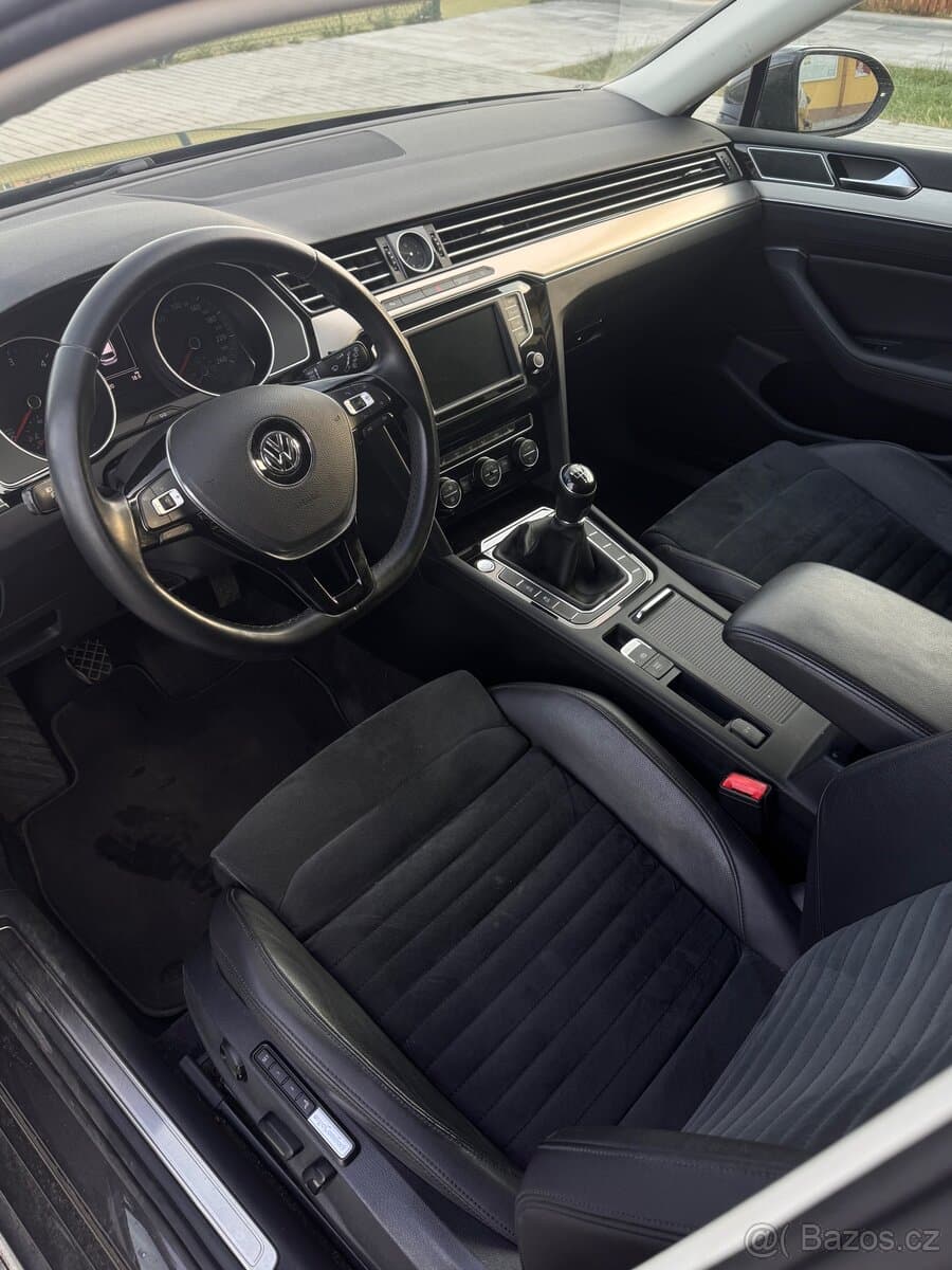 2015 Volkswagen PASSAT - 8
