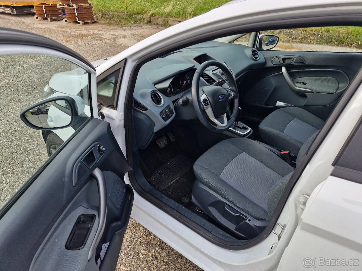 2011 Ford FIESTA - 8