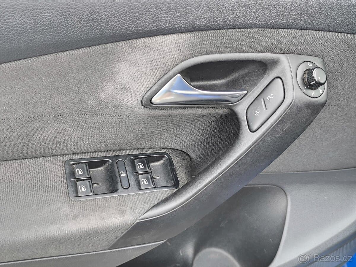 2011 Volkswagen POLO - 8